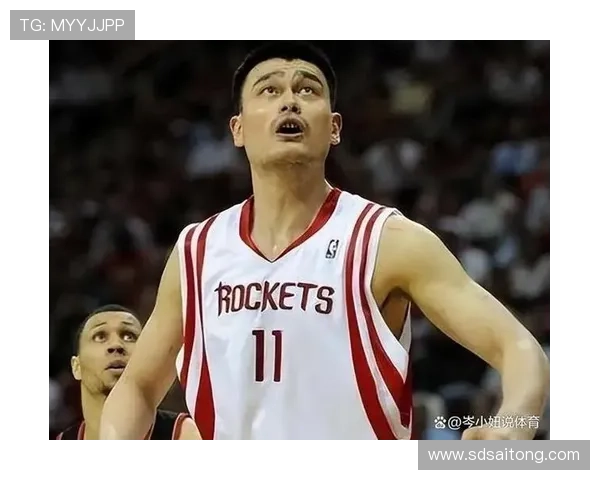 青涩时期姚明的成长之路与篮球梦想的追逐